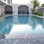 Villa Boyalıkta Süper Lüks
