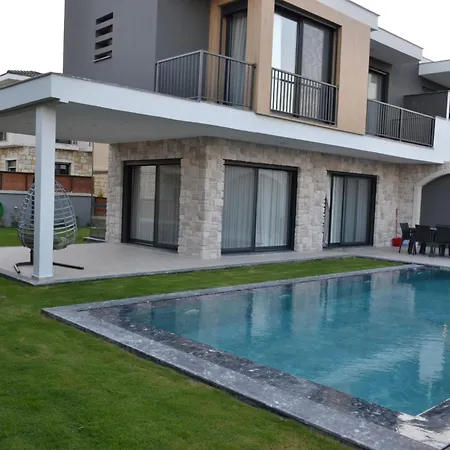 Villa Boyalıkta Süper Lüks Çeşme