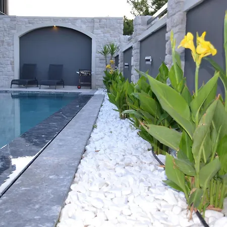 Boyalikta Sueper Lueks *