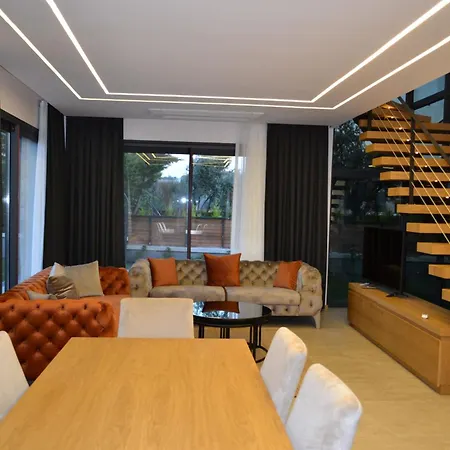 Boyalikta Sueper Lueks *